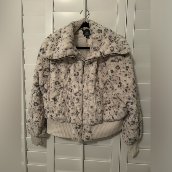 White and gray faux fur leopard print jacket - Picture 1 of 4